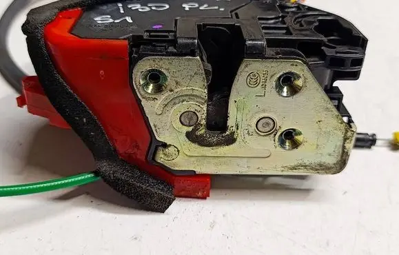 Hyundai i30 Front door lock 81310A6830