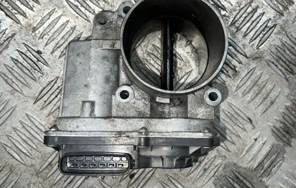 Subaru Forester SH Throttle body valve 01348 8K250052