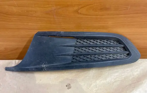 Volkswagen Jetta VI Front bumper lower grill 5C6853665
