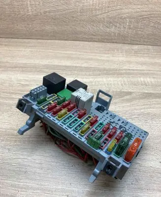 Opel Astra F Fuse module 90464777 90069864