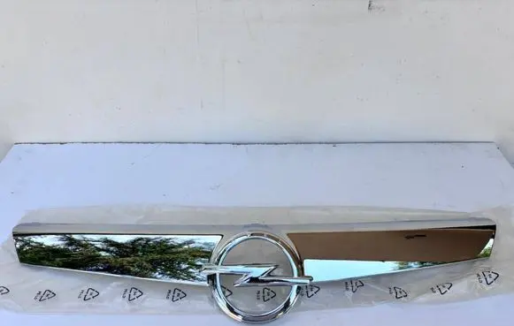 Opel Meriva B Front bumper upper radiator grill 13267726