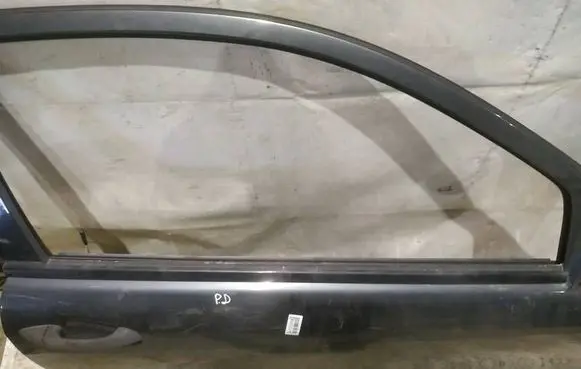 Mercedes-Benz C W203 Front door glass trim molding