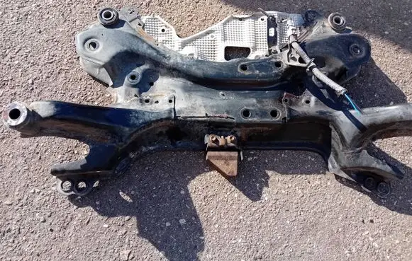 Toyota Avensis T270 Front subframe