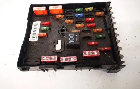 Volkswagen PASSAT B6 Fuse box set 3C0937125