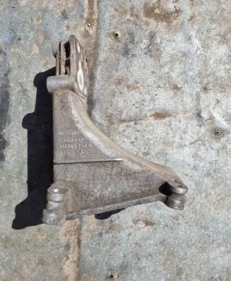 Volkswagen Golf II Engine mounting bracket
