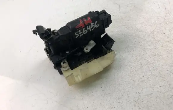 Dacia Duster Rear door lock