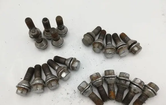 Volvo XC90 Nuts/bolts NOCODE