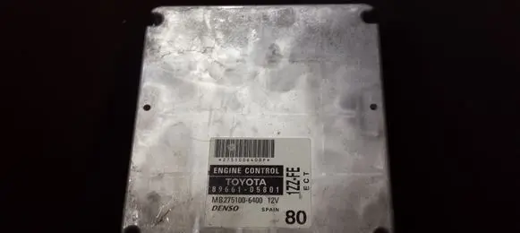 Toyota Avensis T250 Engine control unit/module 8966105801 2751006400