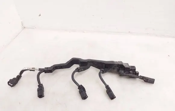Toyota RAV 4 (XA50) Fuel injector wires 8212533180
