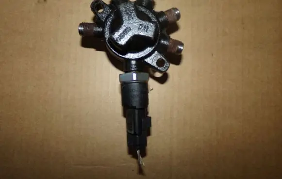 Renault Clio II Fuel distributor 8200057232