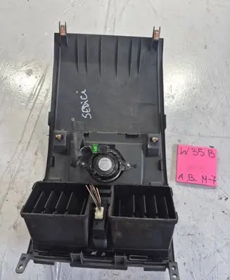 Renault Scenic I Central console control unit 71750382