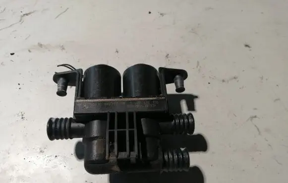 BMW 5 E60 E61 Coolant heater control valve 6927915