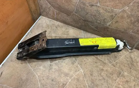Mercedes-Benz ML W164 Lift Jack A1645800018