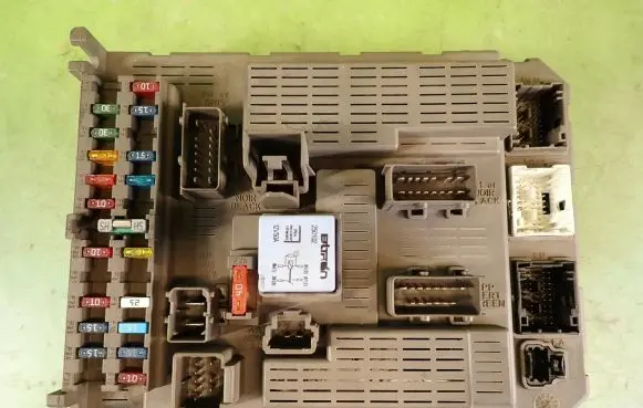 Citroen C5 Fuse module 9648235680
