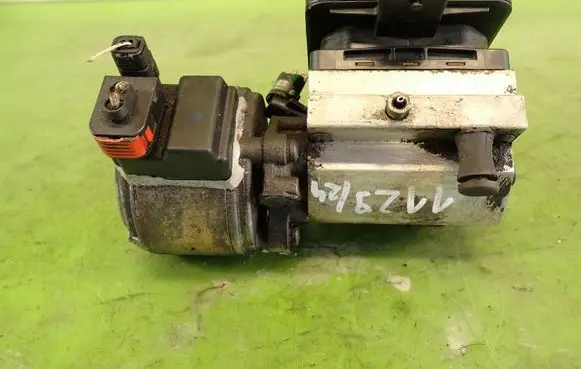 Citroen C5 Air suspension compressor 9636716080