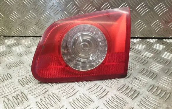 Tailgate rear/tail lights