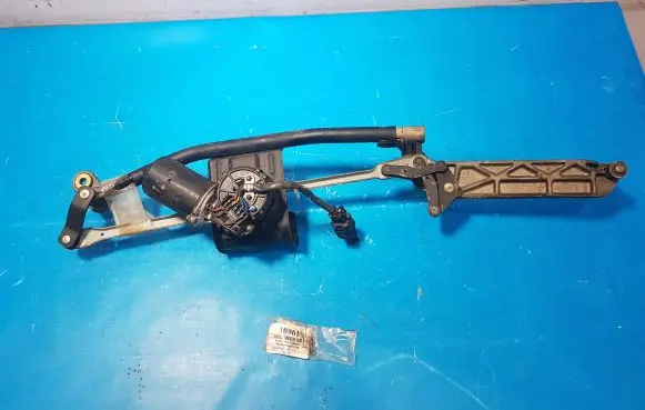 Hyundai Trajet Front wiper linkage and motor