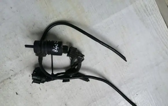 Opel Zafira A Windscreen/windshield washer pump 90585762