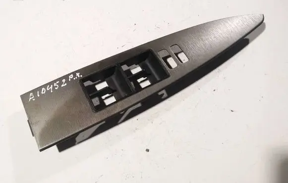 Toyota Avensis T270 Front door window switch trim 7423205200 74232-05200
