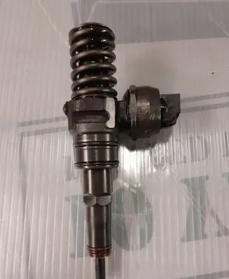 Skoda Fabia Mk1 (6Y) Fuel injector 038130073AJ