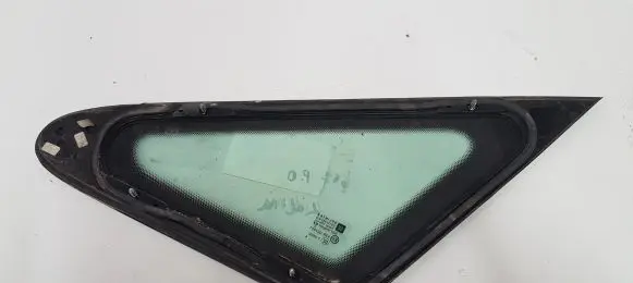 Opel Zafira B Front door vent window glass four-door 