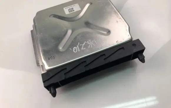 Volvo V70 Engine control unit/module ECU 30684877A