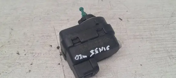 Renault Scenic I Headlight level adjustment motor R77008404122 7700840141