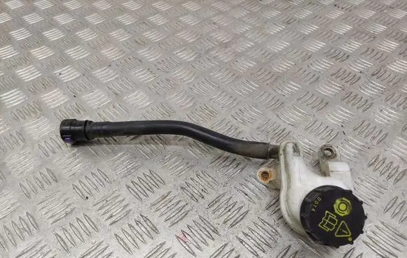 Brake fluid reservoir