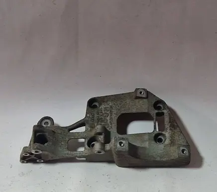 Volkswagen Jetta V Generator/alternator bracket 06f903143