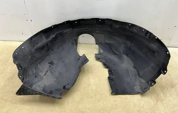 Front wheel arch liner splash guards