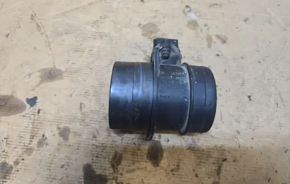 Volkswagen PASSAT B6 Mass air flow meter 074906461B 0281002461