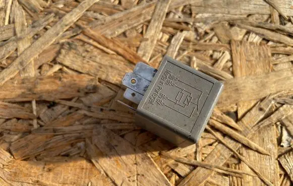 Audi A4 S4 B5 8D Other relay 8D0951253A0EURSTATUSS