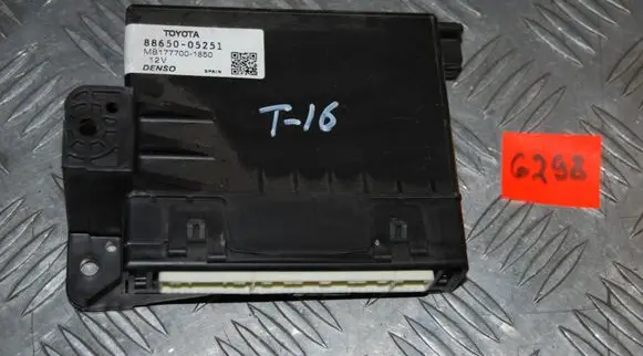 Toyota Avensis T270 Air conditioning/heating control unit 8865005251