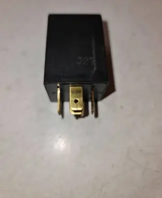 Volkswagen PASSAT B3 Other relay 90069864