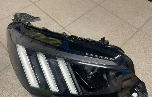 Peugeot 208 Headlight/headlamp 9823193480