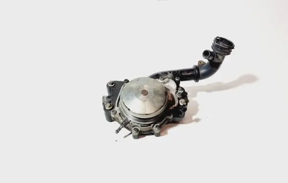 Mercedes-Benz C W204 Water pump A65120001