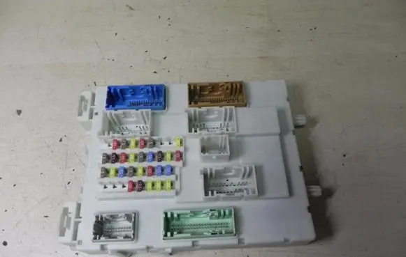 Ford Focus Fuse box set BV6T14014BSC G1404