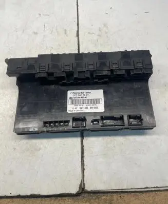 Mercedes-Benz C W203 Fuse module 2035453301 5DK00848645