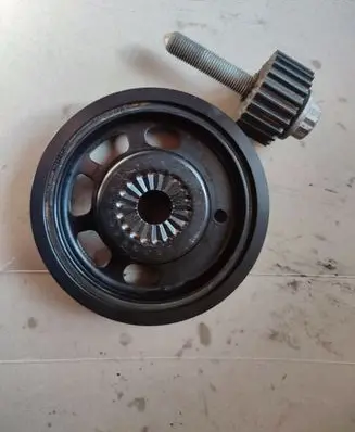 Volkswagen Golf VIII Crankshaft pulley 04C105243K