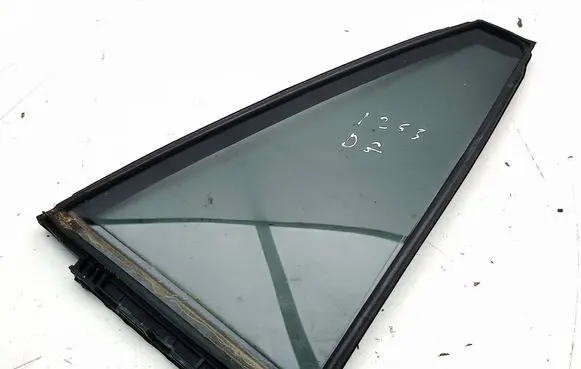 Toyota RAV 4 (XA50) Rear vent window glass 6818842070
