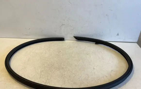 BMW i4 Front door rubber seal 7482985