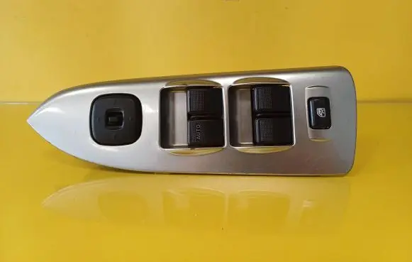 Mazda Premacy Electric window control switch CB8166350 C8HD172