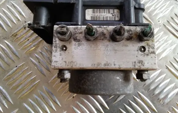 Renault Scenic II - Grand scenic II ABS Pump 0265232067 8200737985 0265800519