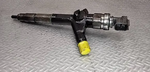 Nissan X-Trail T30 Fuel injector AW402AW4