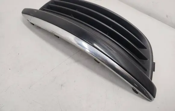 Volkswagen Jetta V Front bumper lower grill 1K0853666J