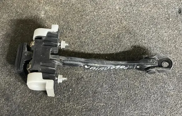 Opel Insignia A Front door check strap stopper 13229021
