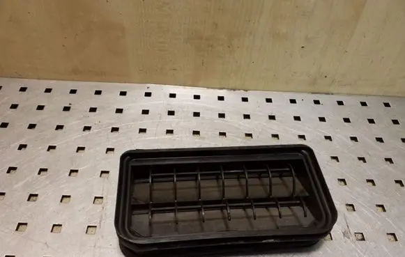 Volkswagen PASSAT B7 Quarter panel pressure vent 3C0819465
