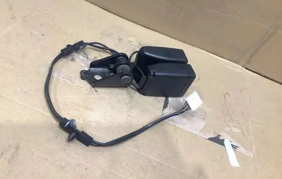 Peugeot 508 Middle seatbelt buckle (rear) 