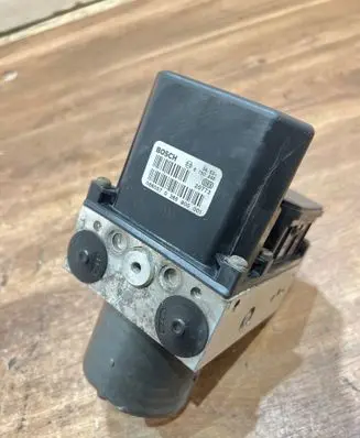 BMW 5 E39 ABS Pump 6750345 0265900001 6750383