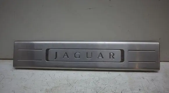 Front sill trim cover